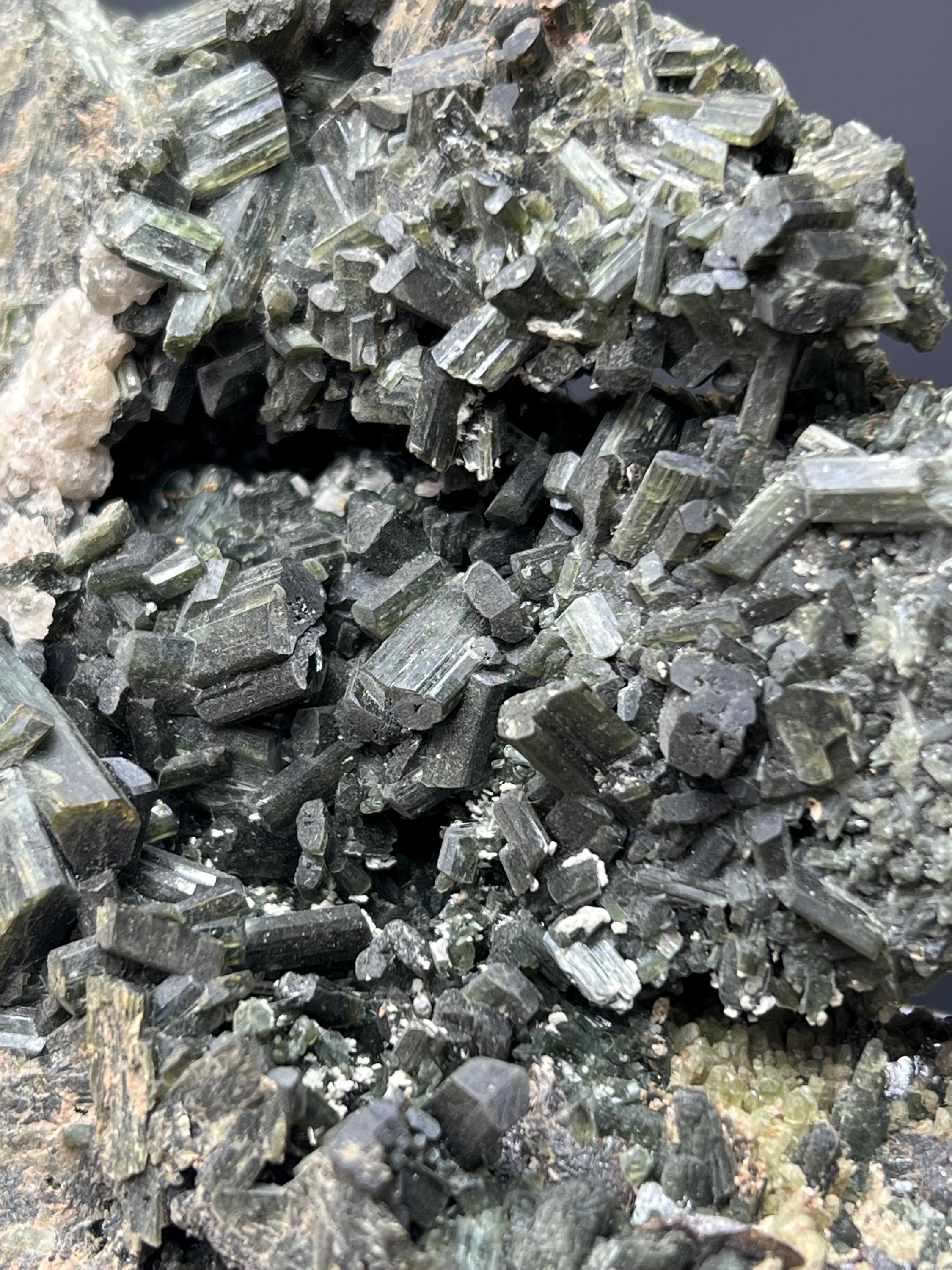 Actinolite, Sphalerite, Calcite And Barite Specimen - Crystal Gemstone AE 