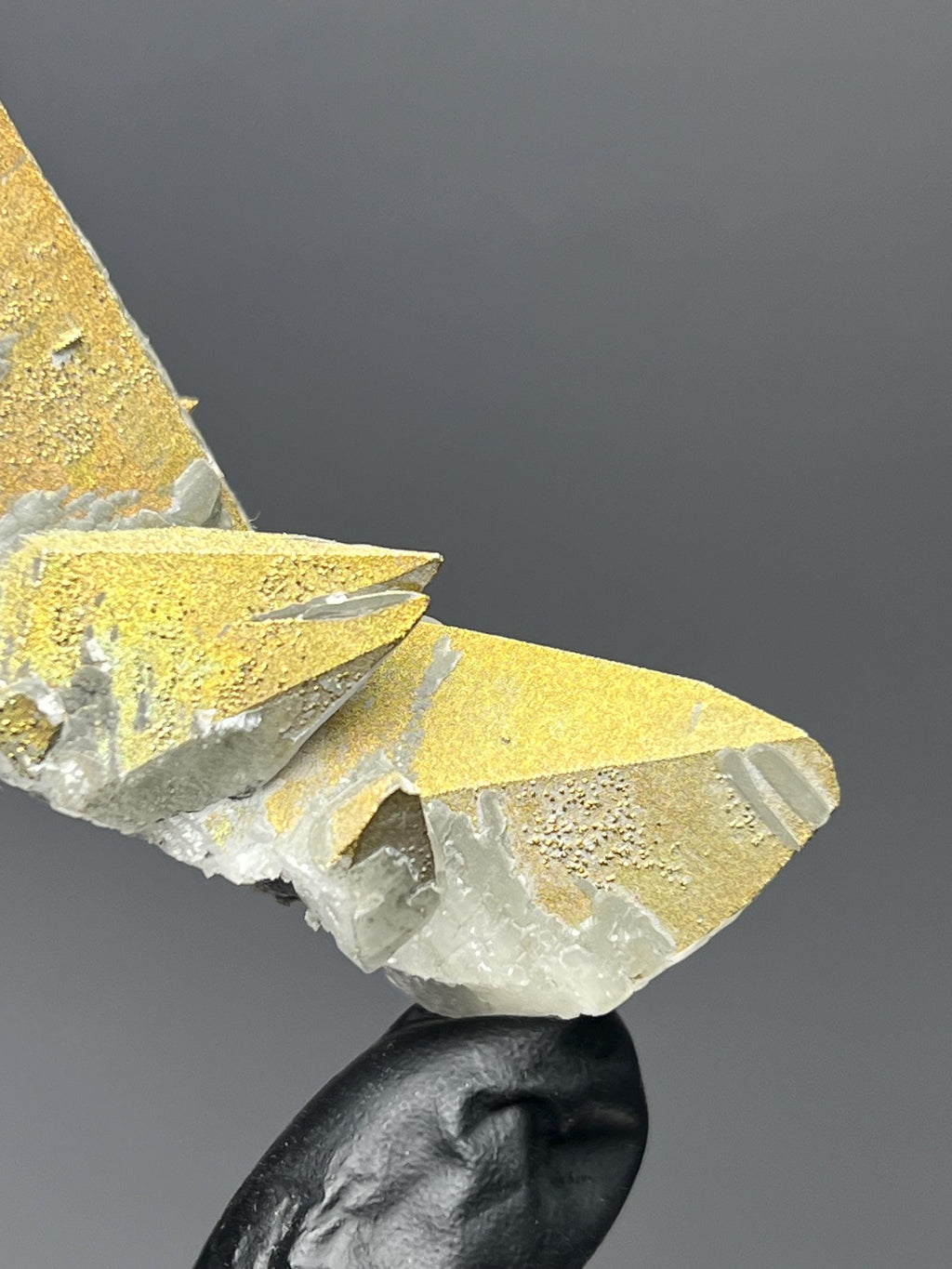 Chalcopyrite On Gray Crystal Calcite - Crystal Gemstone AE 