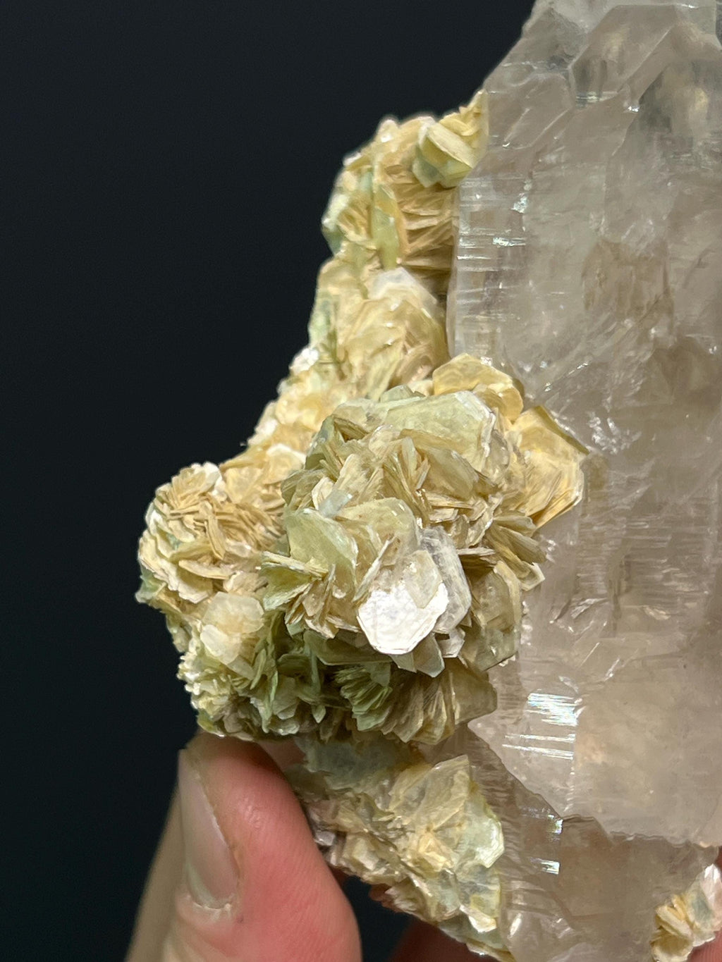 Museum Grade, Apatite Mica Quartz, 326gram - Crystal Gemstone AE 