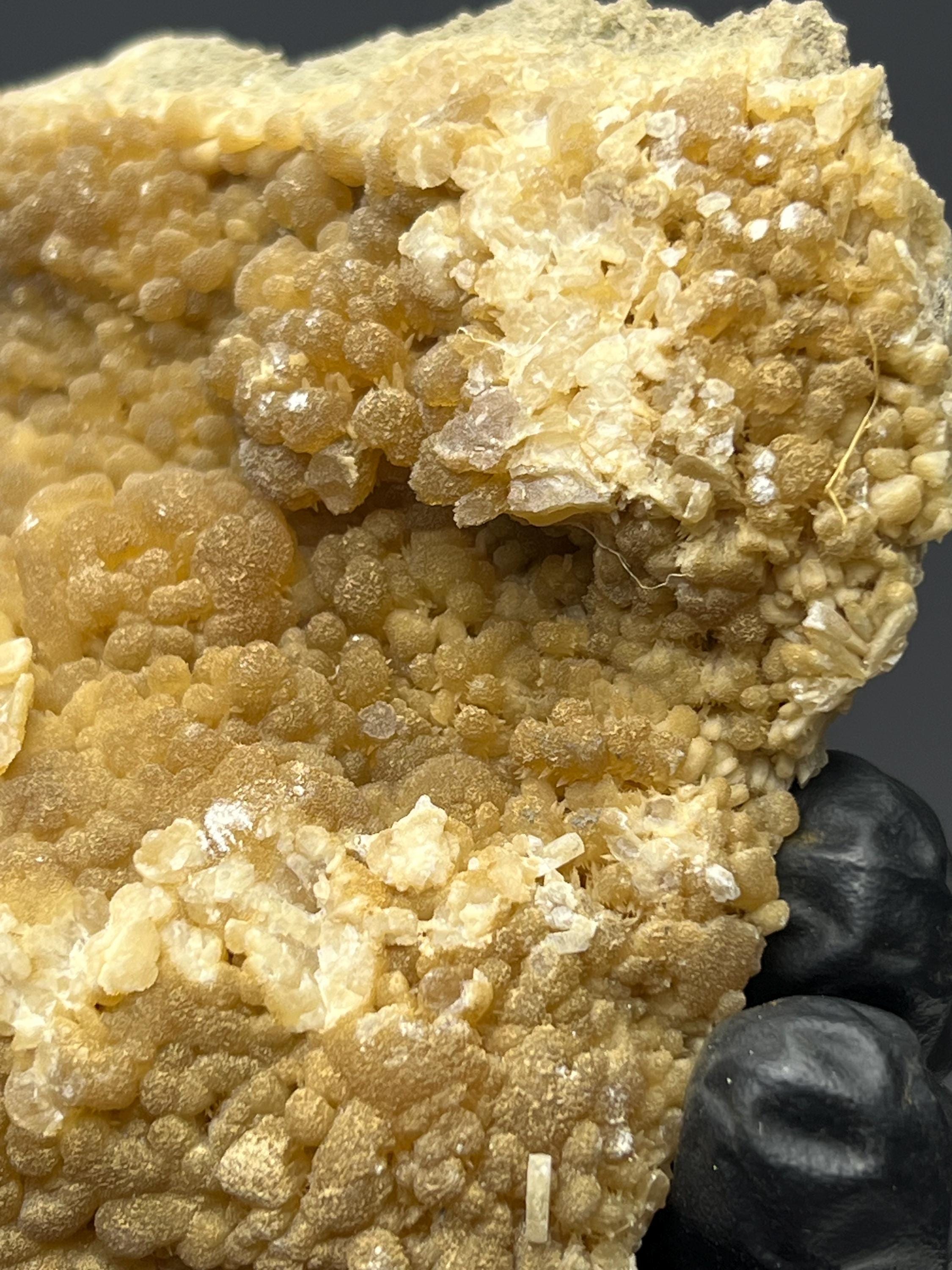 Canadian Stilbite Specimen: Elegant Crystal Formation - Crystal Gemstone AE 