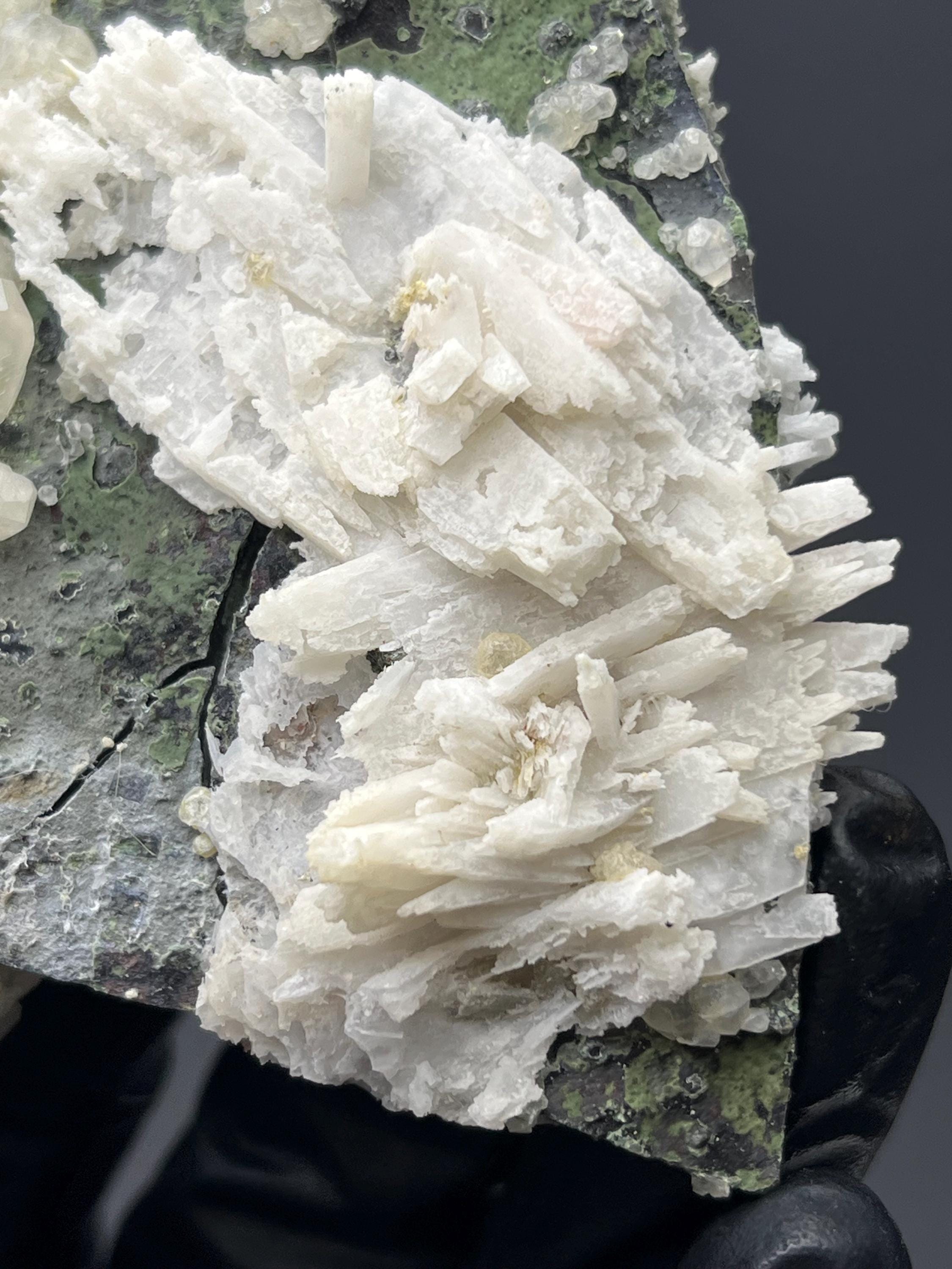 Anhydrite And Calcite On Prehnite - Crystal Gemstone AE 