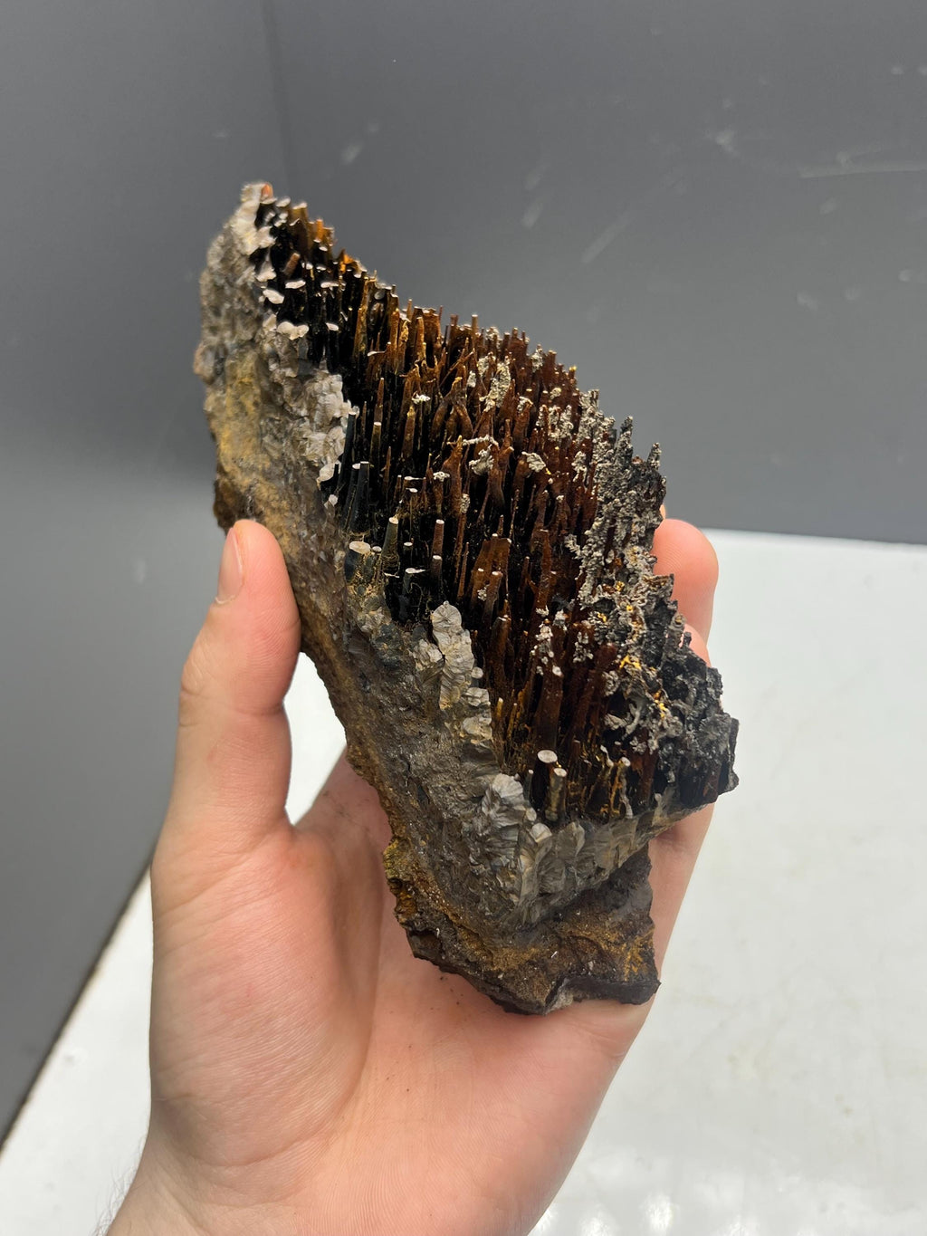 Museum quality, Very showy limonite and specularite with stalactite Goethite, special collections piece - Crystal Gemstone AE 