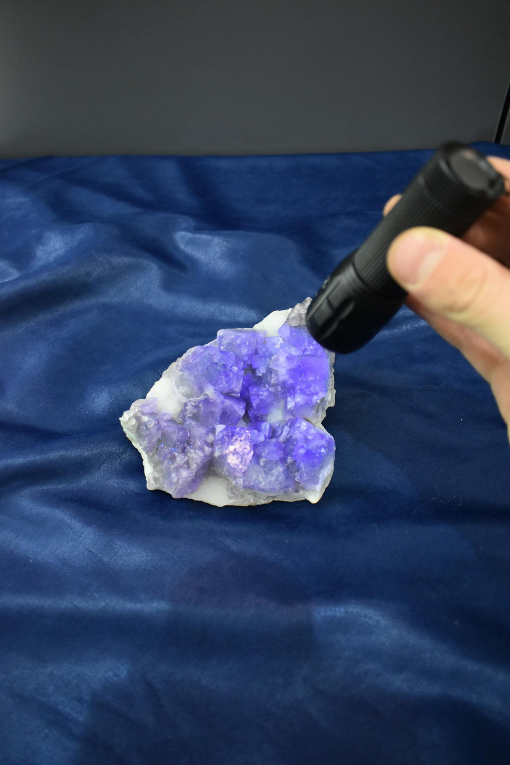 UV Fluorite From China - Crystal Gemstone AE 