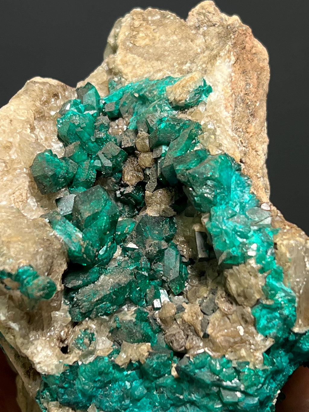 Very Special, Dioptase On Matrix Specimen, 1,1kg - Crystal Gemstone AE 