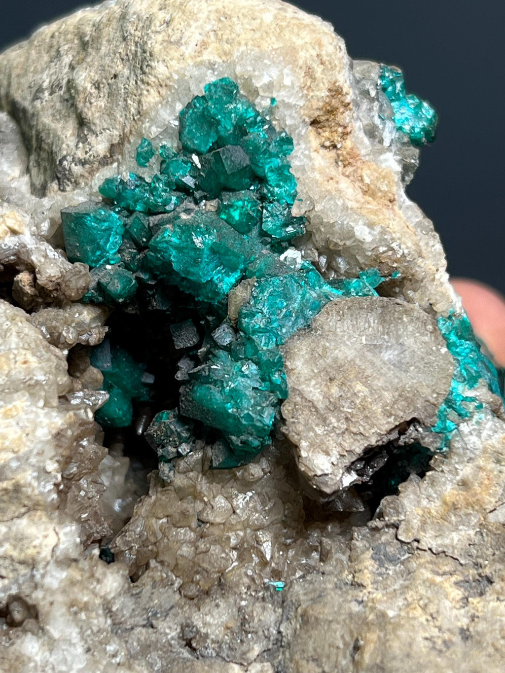 Very Special, Dioptase On Matrix Specimen, 1,1kg - Crystal Gemstone AE 