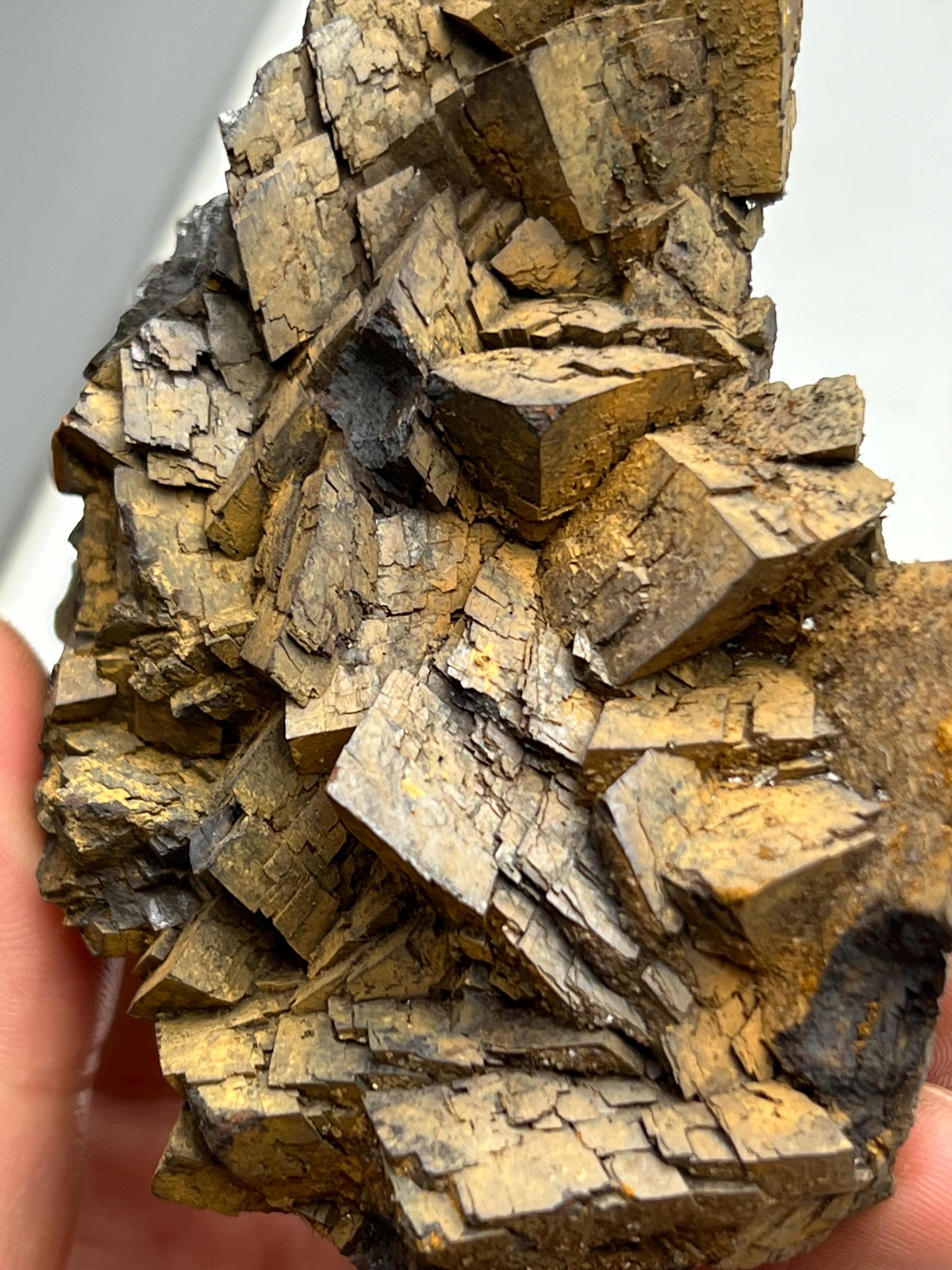 Museum quality, Very showy limonite on iron siderite, special collections piece - Crystal Gemstone AE 