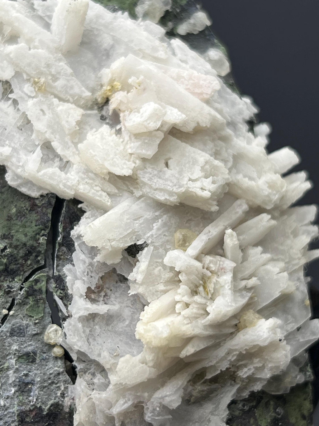 Anhydrite And Calcite On Prehnite - Crystal Gemstone AE 