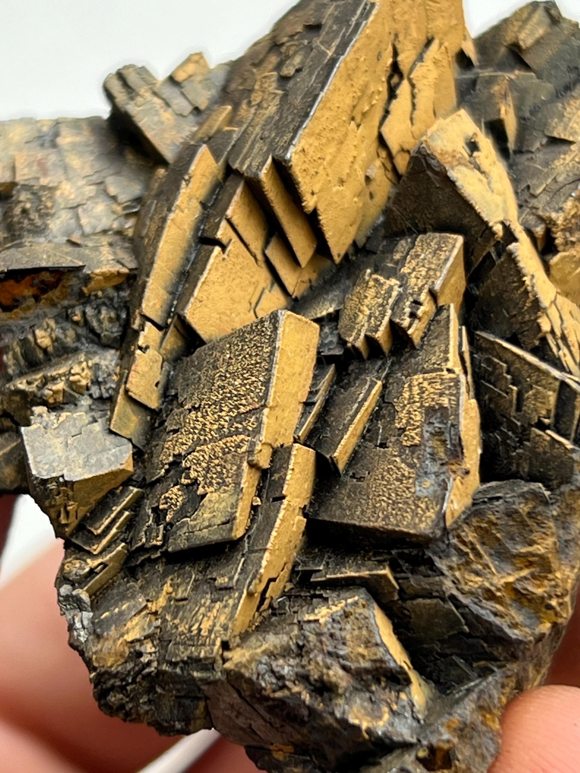 Museum quality, Very showy limonite on iron siderite, From Turkey - Crystal Gemstone AE 