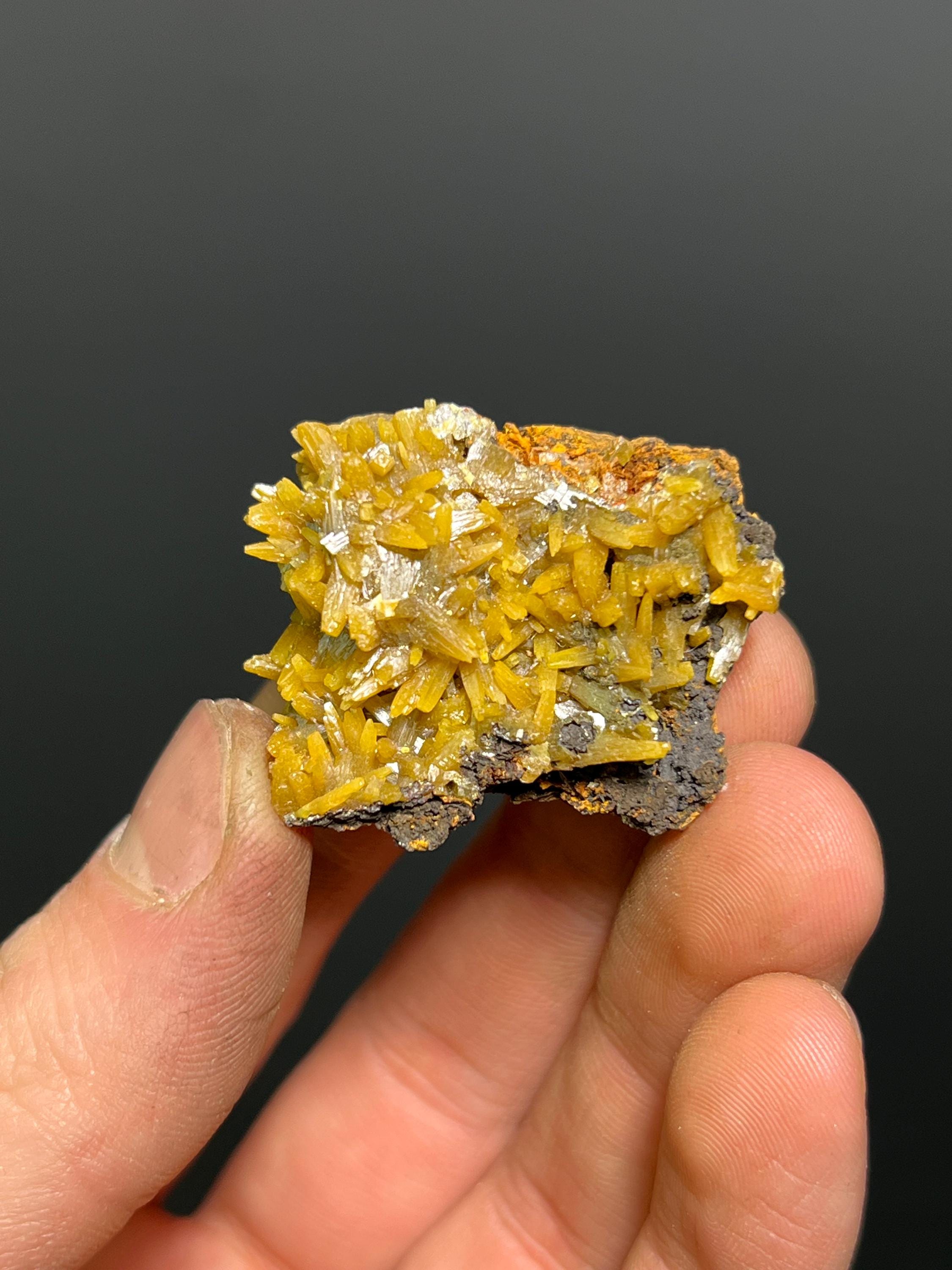 Very Special Wulfenite Specimen, 30gram - Crystal Gemstone AE 