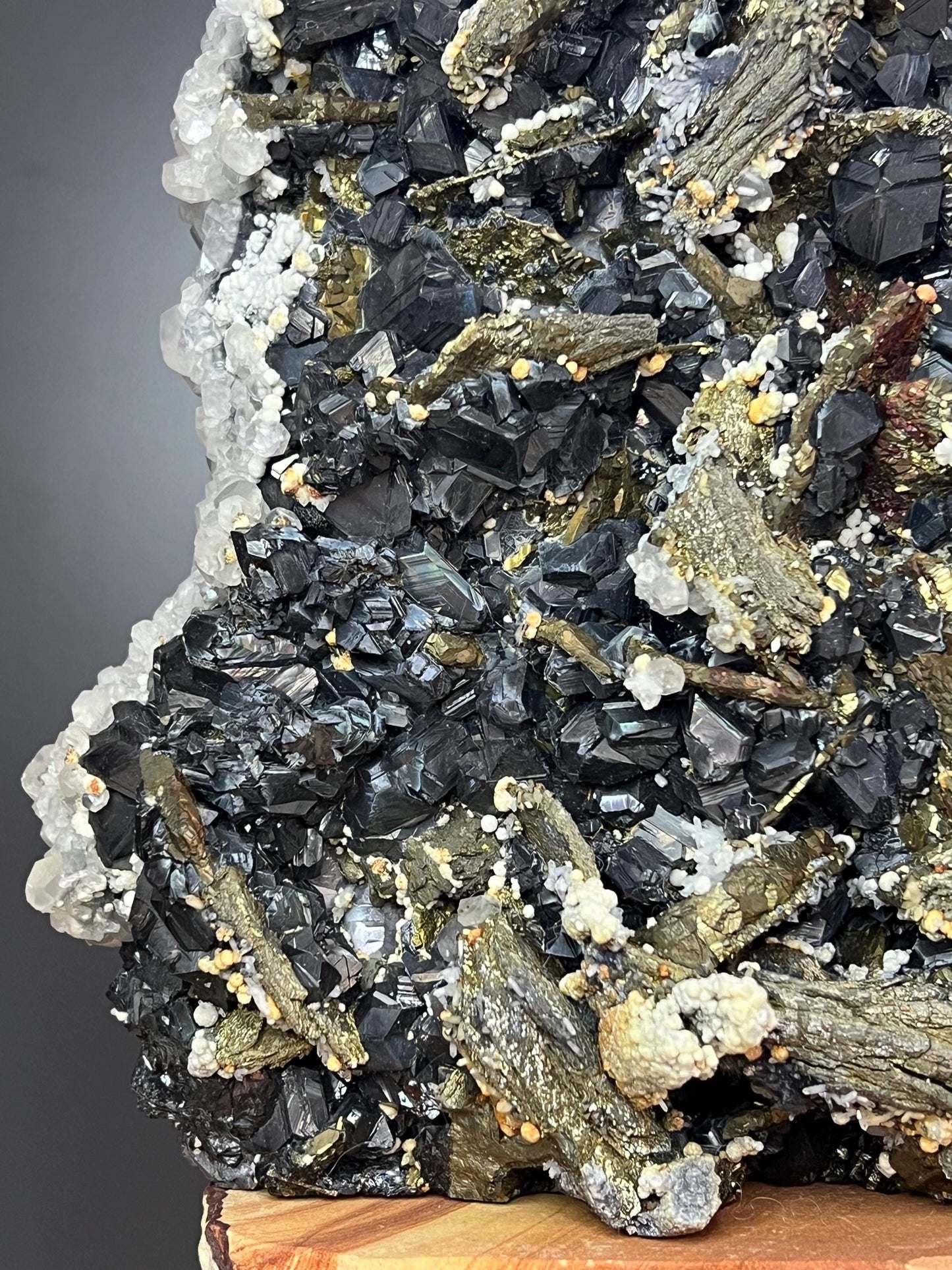 Kosovo Mineral Specimen: Tetrahedrite, Sphalerite, Chalcopyrite, Quartz - Crystal Gemstone AE 