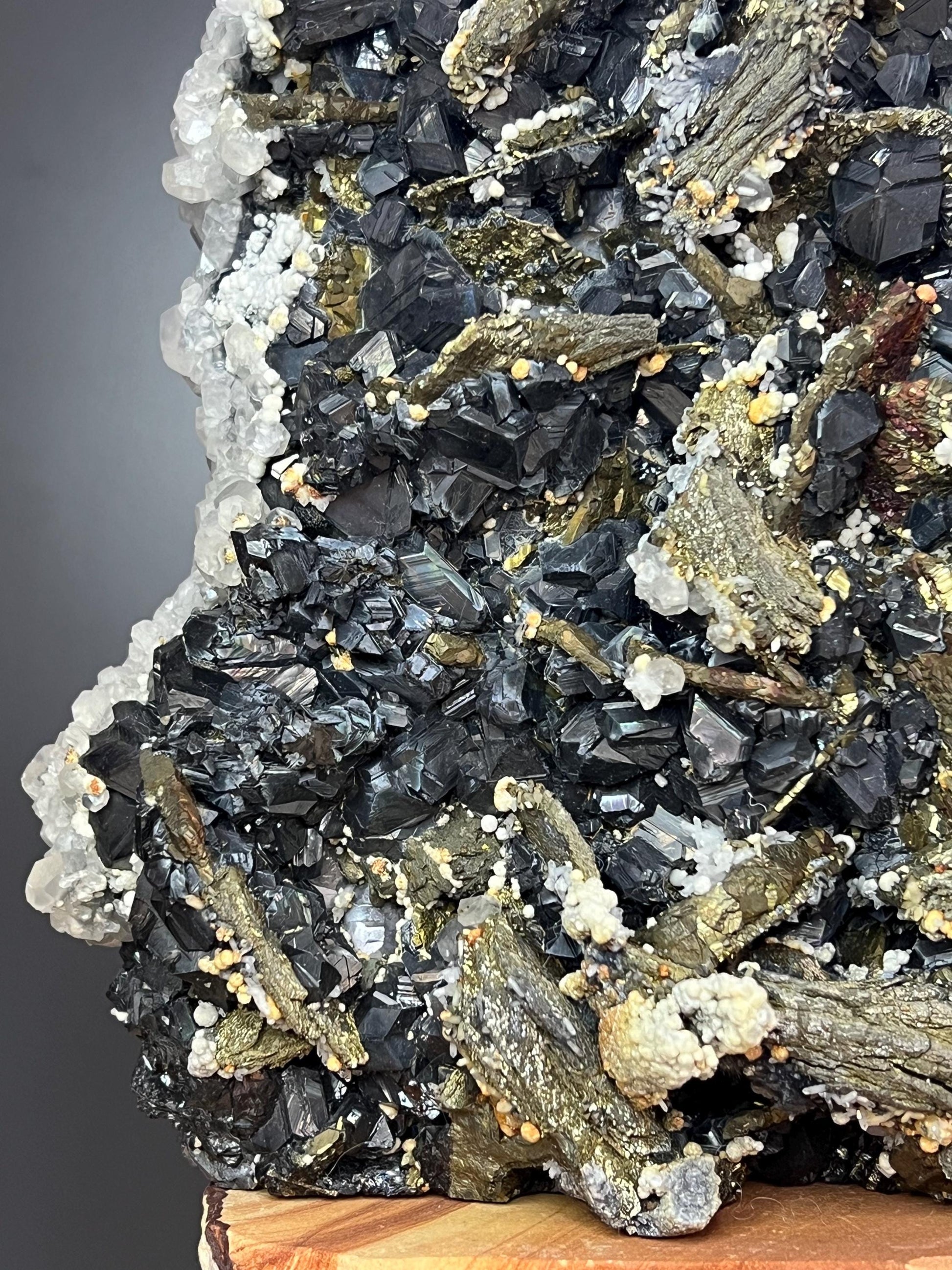 Kosovo Mineral Specimen: Tetrahedrite, Sphalerite, Chalcopyrite, Quartz - Crystal Gemstone AE 