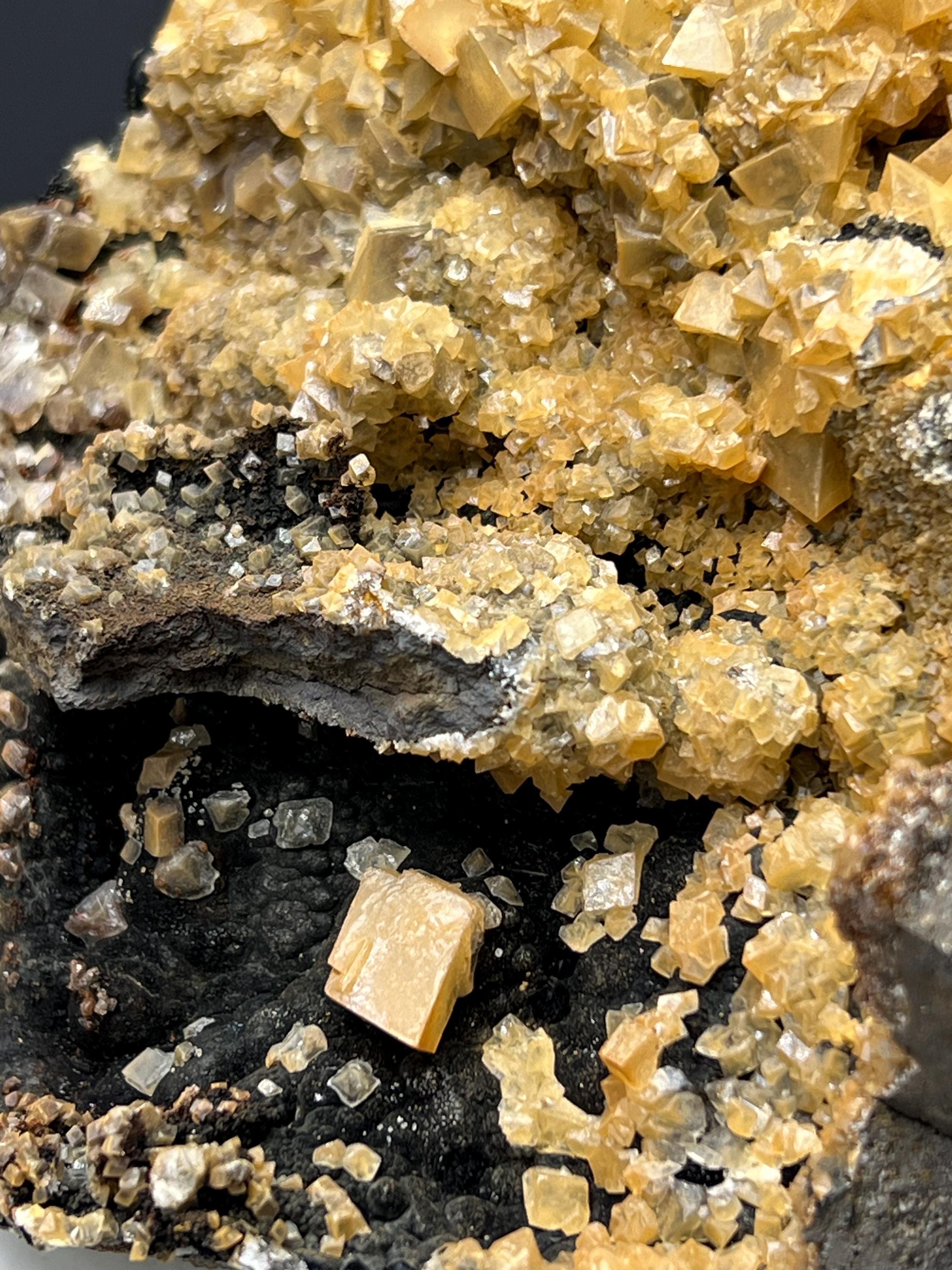 Very Showy, Cubic Crystals Calcite On Goethite Specimen - Crystal Gemstone AE 