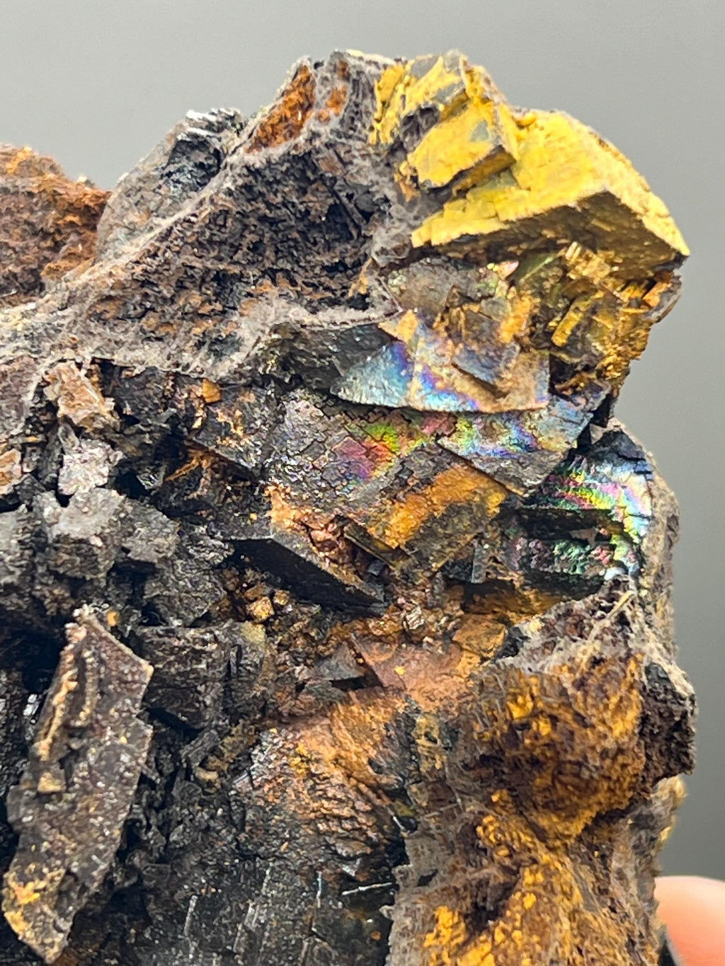 Special Quality Colored Alloy Iron Siderite - Crystal Gemstone AE 