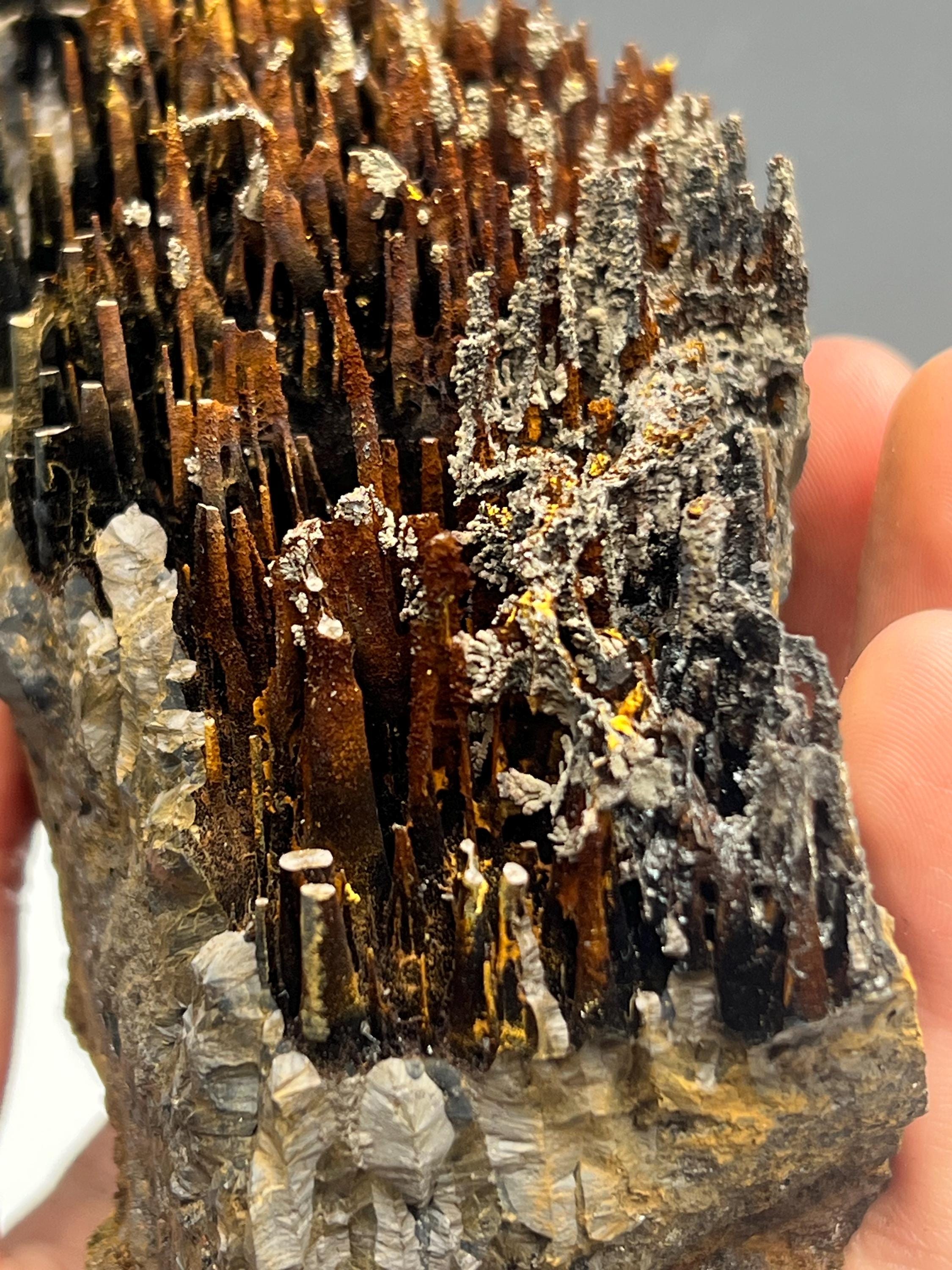 Museum quality, Very showy limonite and specularite with stalactite Goethite, special collections piece - Crystal Gemstone AE 