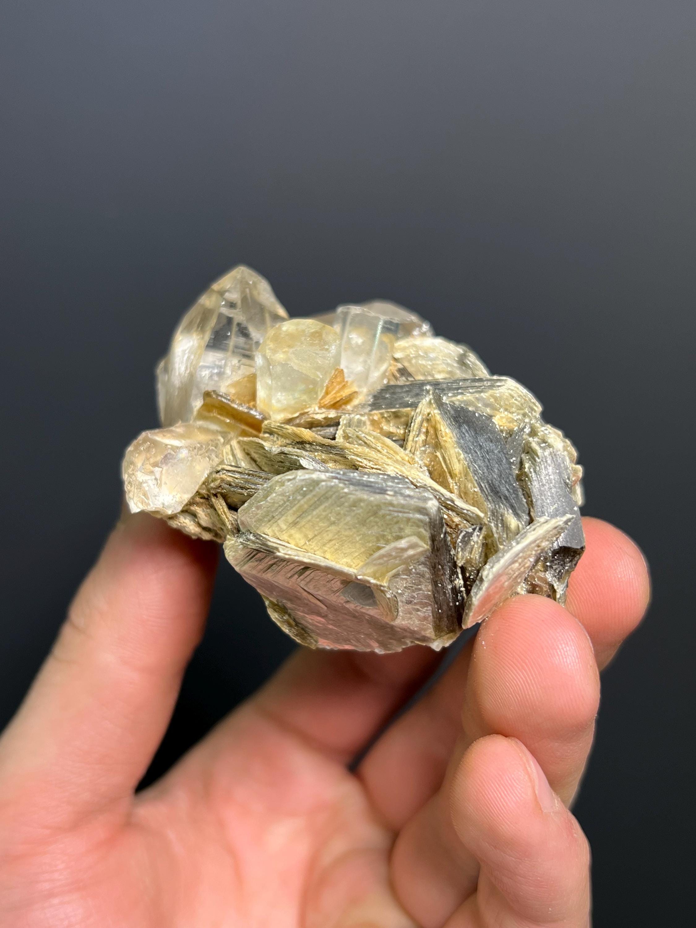 Aquamarine And Muscovite With Quartz - Pakistan - Crystal Gemstone AE 