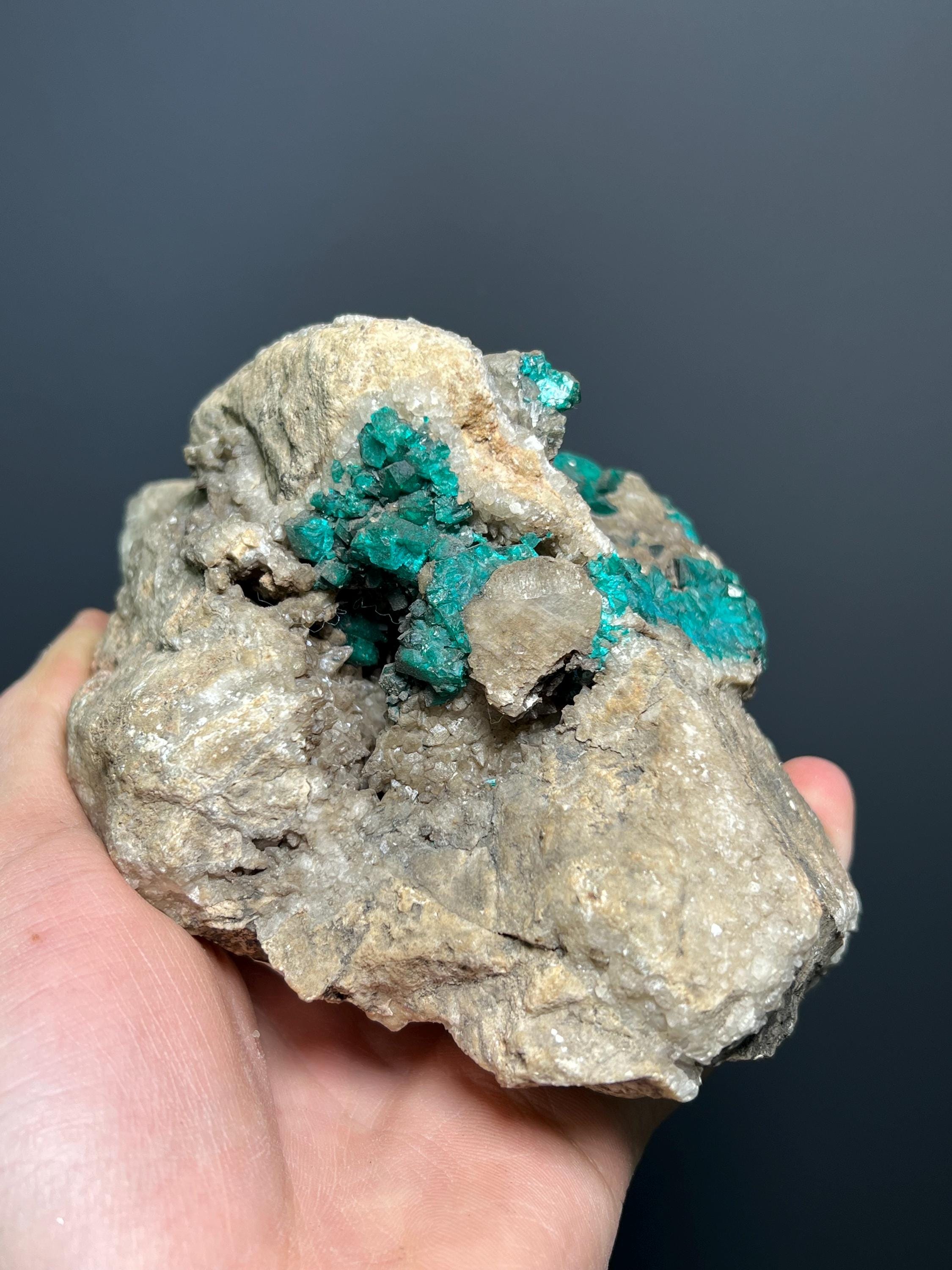 Very Special, Dioptase On Matrix Specimen, 1,1kg - Crystal Gemstone AE 