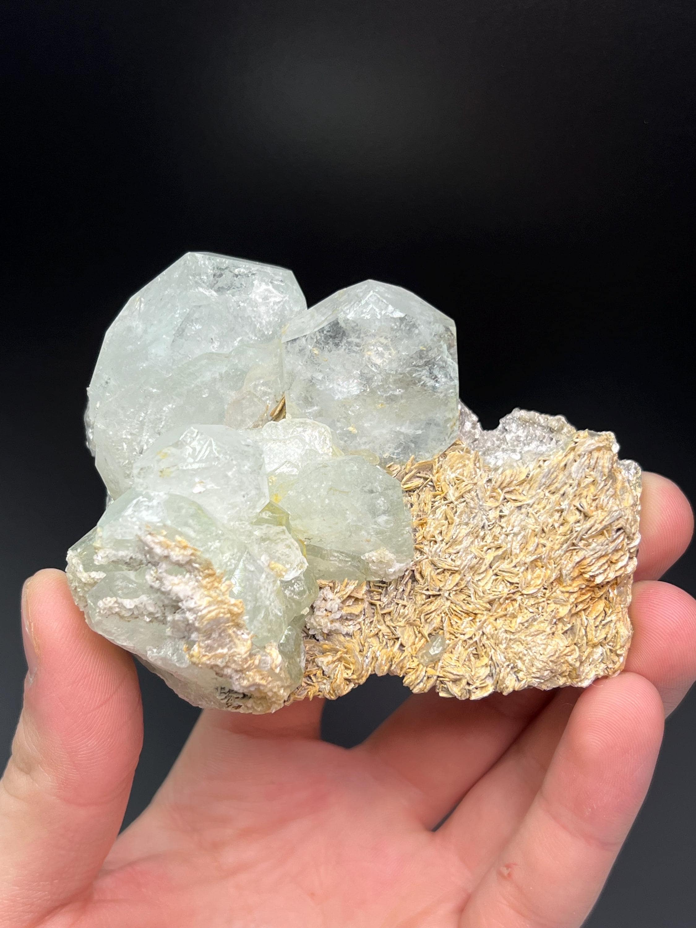 Aquamarine And Muscovite With Quartz - Crystal Gemstone AE 