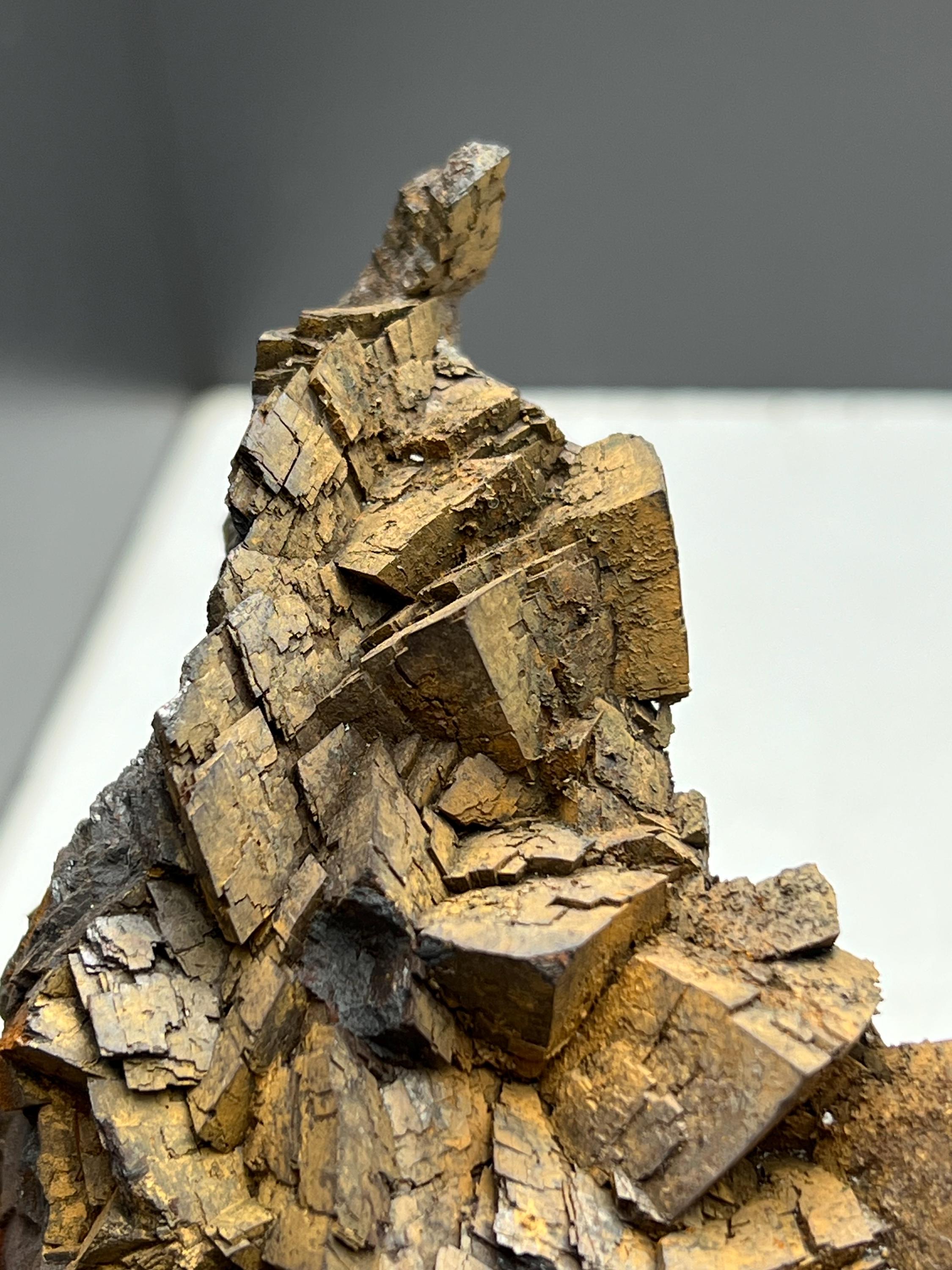 Museum quality, Very showy limonite on iron siderite, special collections piece - Crystal Gemstone AE 