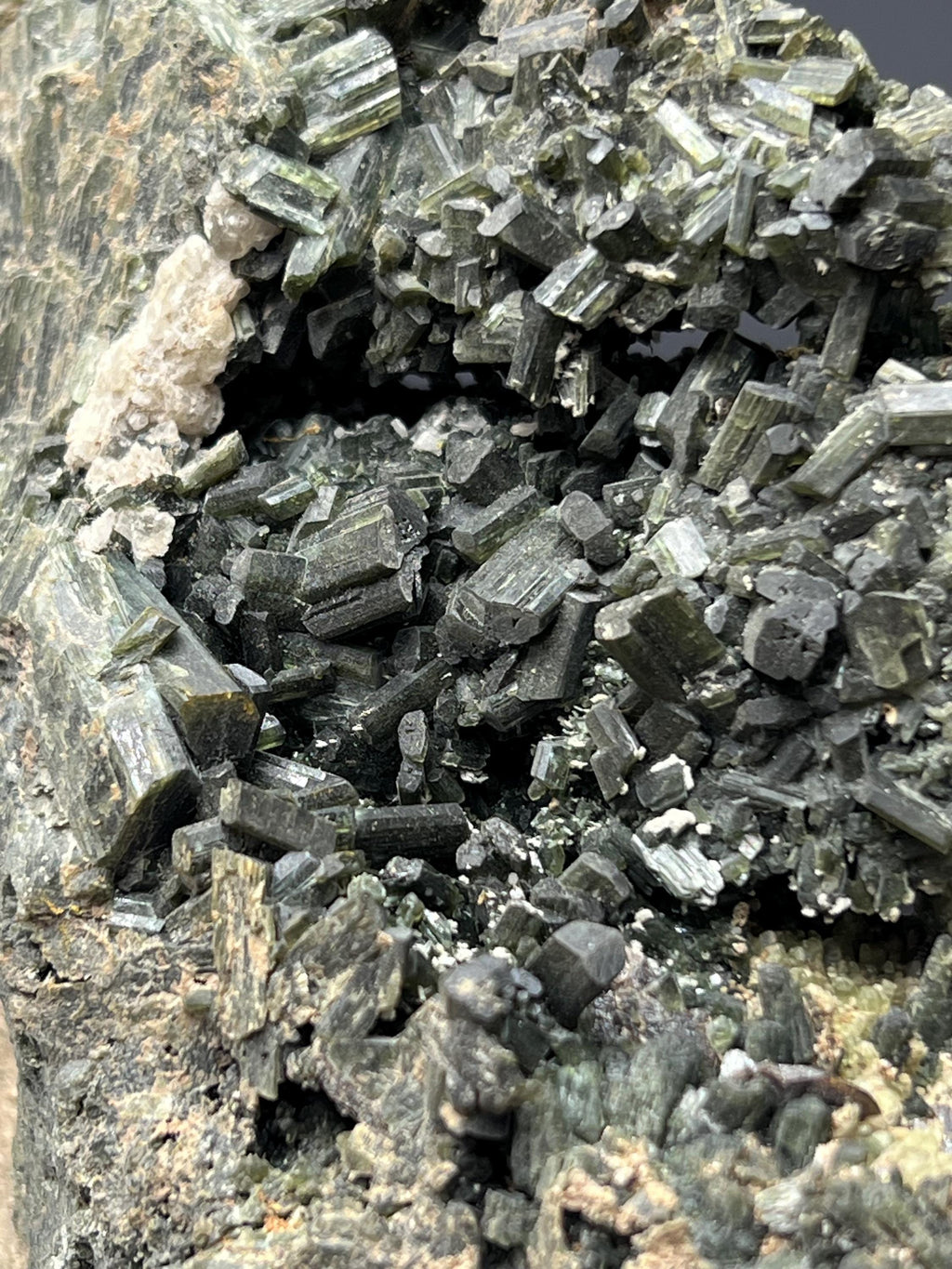 Actinolite, Sphalerite, Calcite And Barite Specimen - Crystal Gemstone AE 