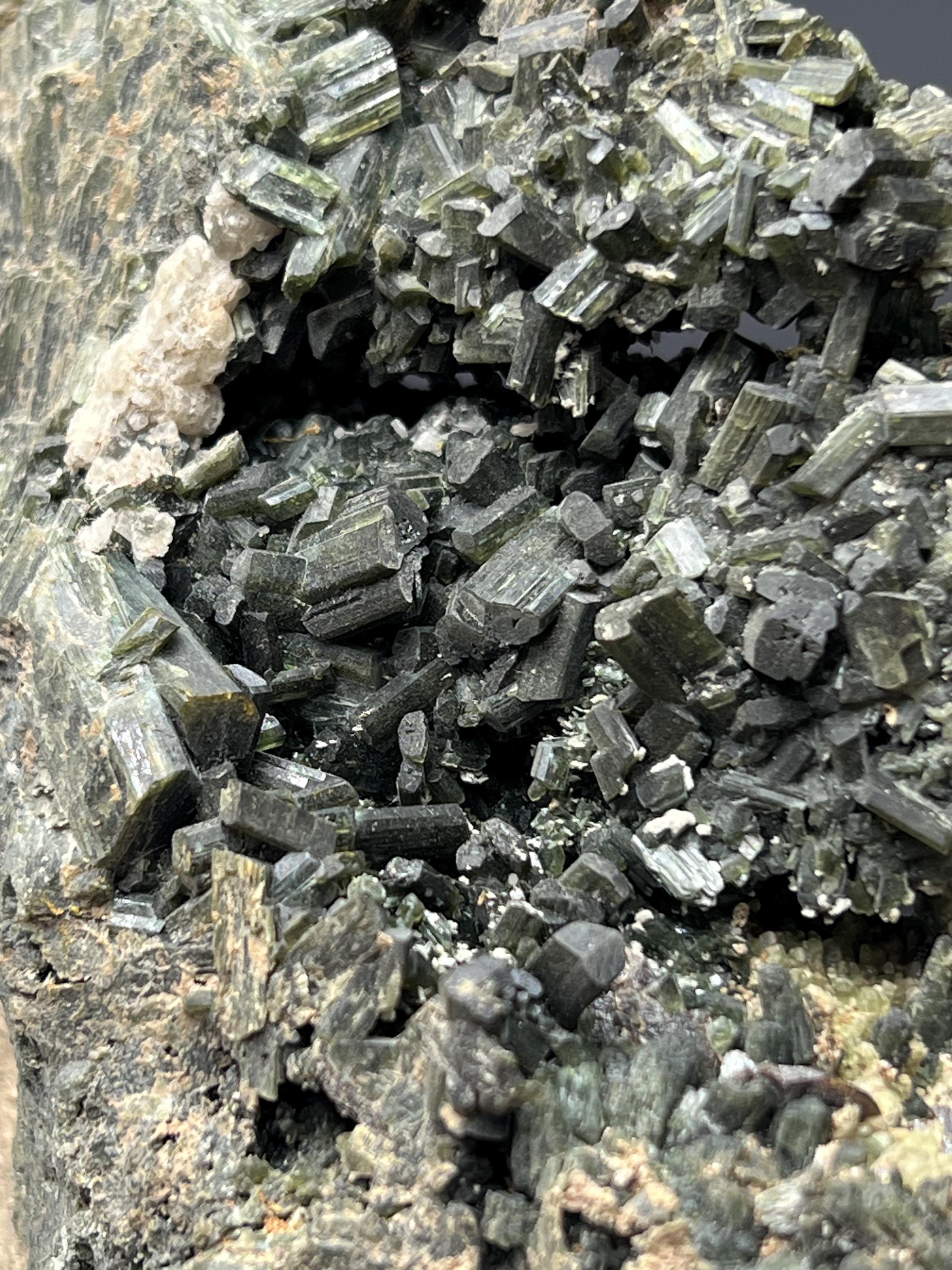 Actinolite, Sphalerite, Calcite And Barite Specimen - Crystal Gemstone AE 