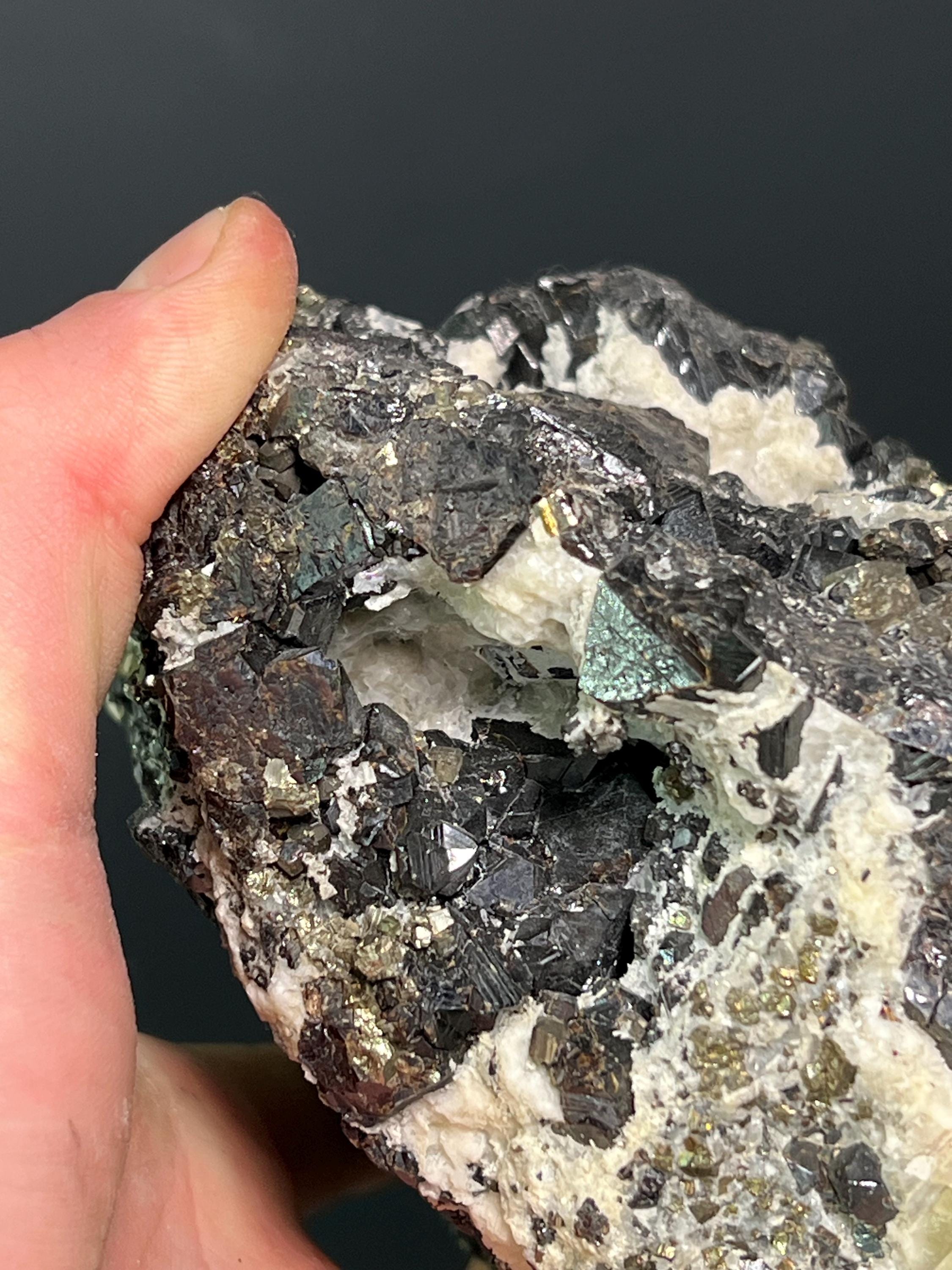 Pyrite, Galena, Quartz And Tetrahedrite, 2,7kg - Crystal Gemstone AE 