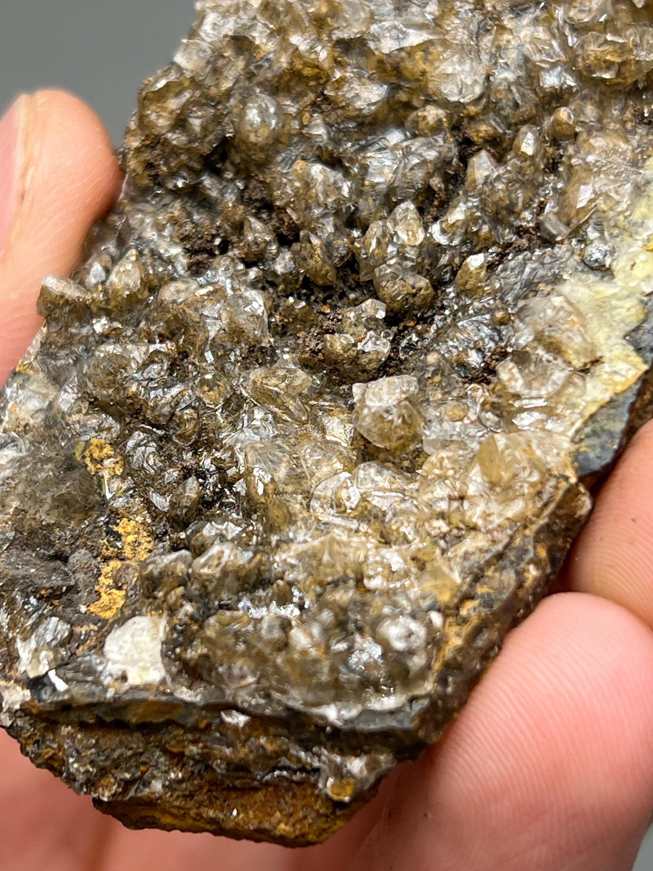 Very Special, Crystal Calcite On Hematite, From Turkey - Crystal Gemstone AE 