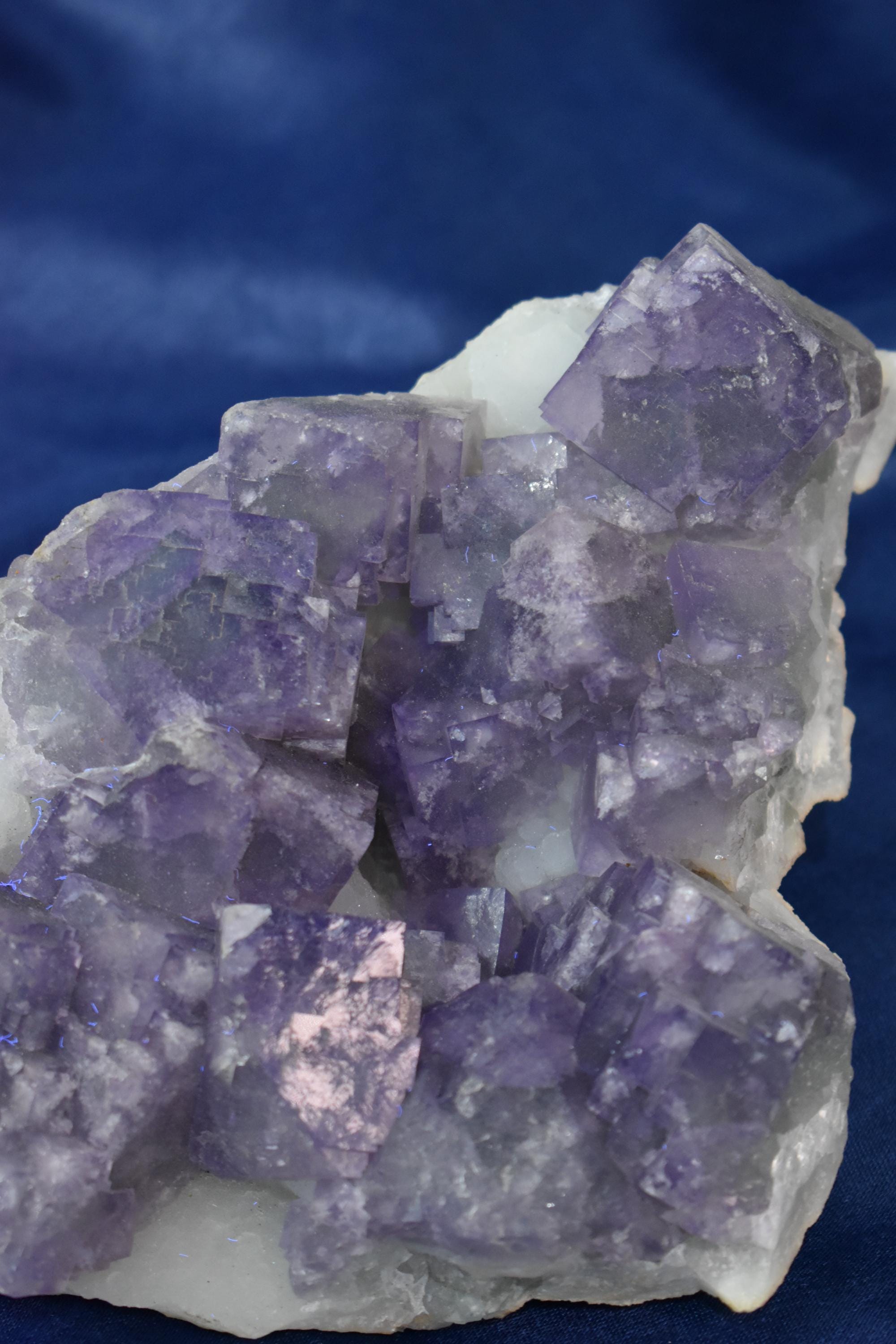 UV Fluorite From China - Crystal Gemstone AE 