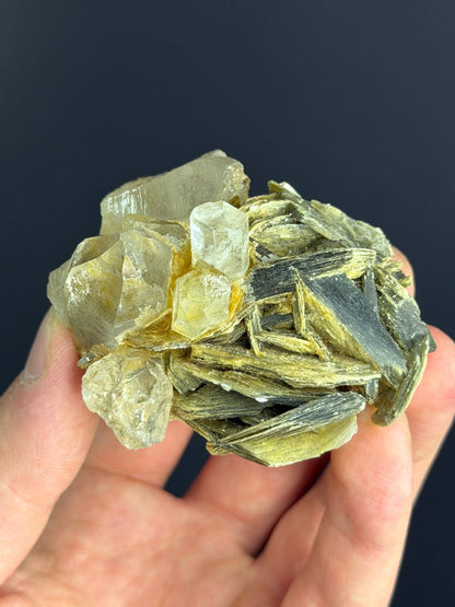 Aquamarine With Muscovite