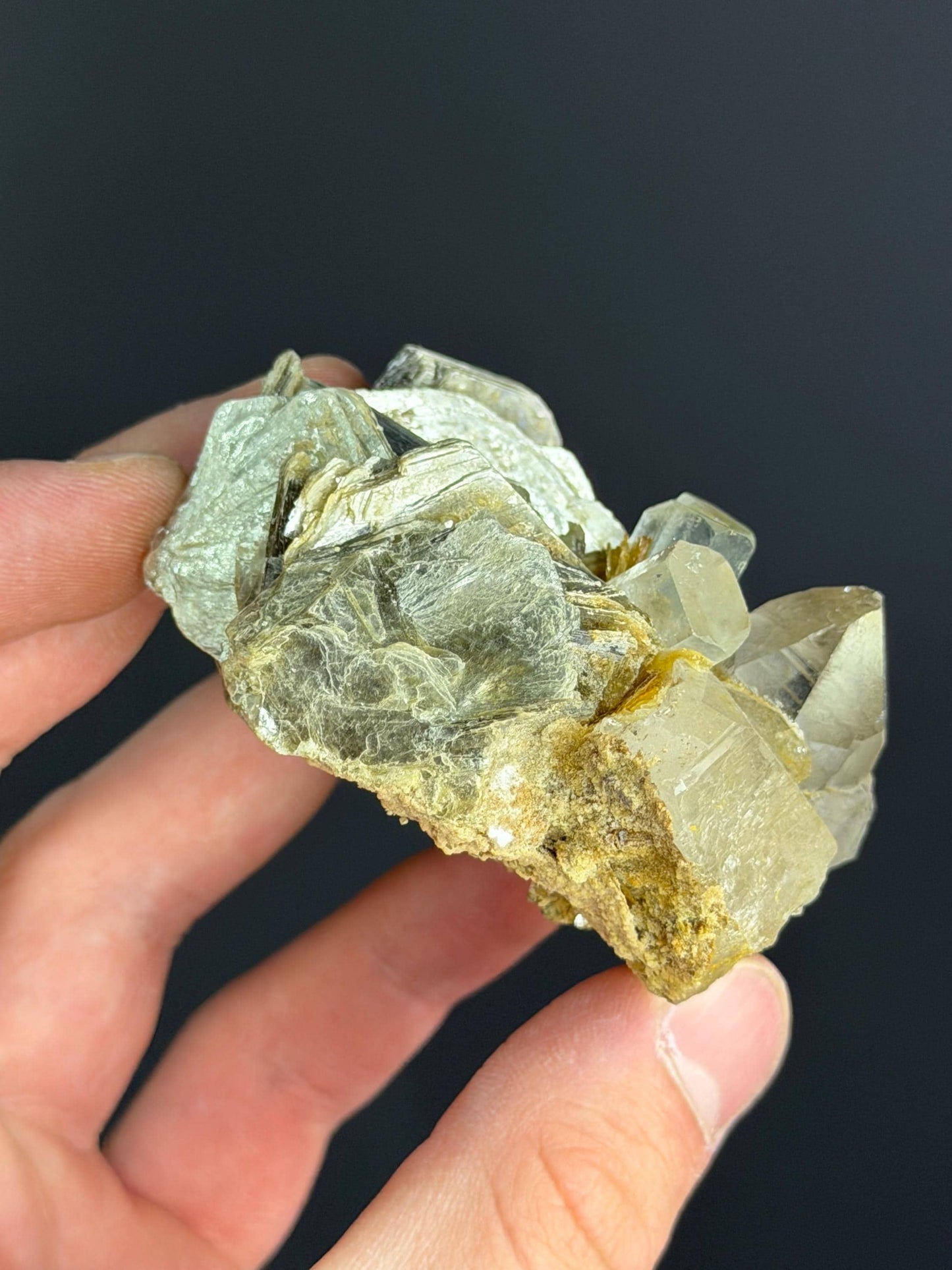 Aquamarine With Muscovite