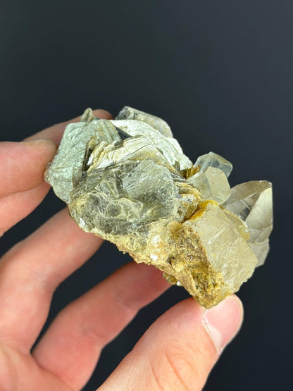 Aquamarine With Muscovite