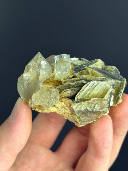 Aquamarine With Muscovite